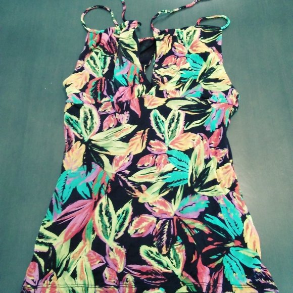 Ruched Keyhole Top - Picture 2 of 2